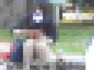 お座りお姉さん発見!!(FHD)大変です!!タブレットに夢中になり、パンツが見えてますよ186