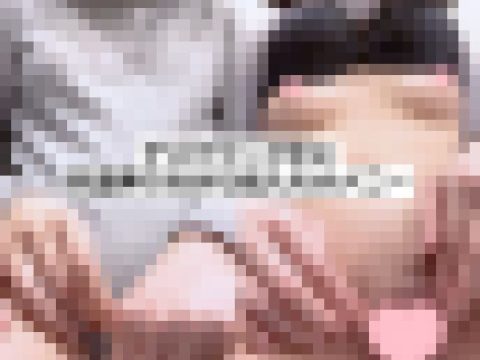 ?むらむらが止まらない?デスクワーク中に 乳首弄りながら指入れオナニー