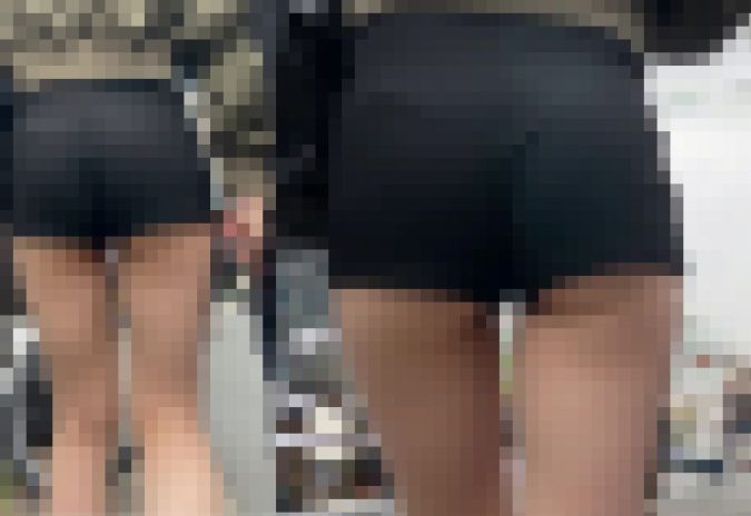 ホットパンツからエッチなお尻がこんにちは!