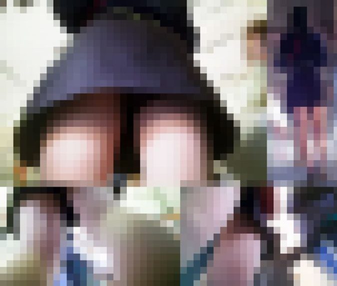 色気を感じる私服JKちゃんの美脚を横から下からじっくり眺める動画