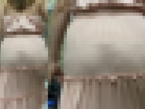 パンティの刺繍の凹凸までクッキリ動画。