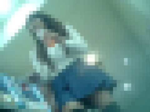 【靴カメ】ミニスカ娘のカラオケ逆さ撮り