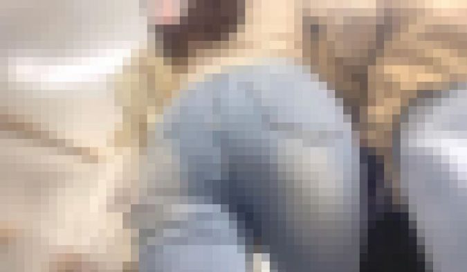 超Sクラスの美巨尻を下から堪能!パッツパツなエロ尻とパンティラインで♂を誘惑! 下品な女子大生 編