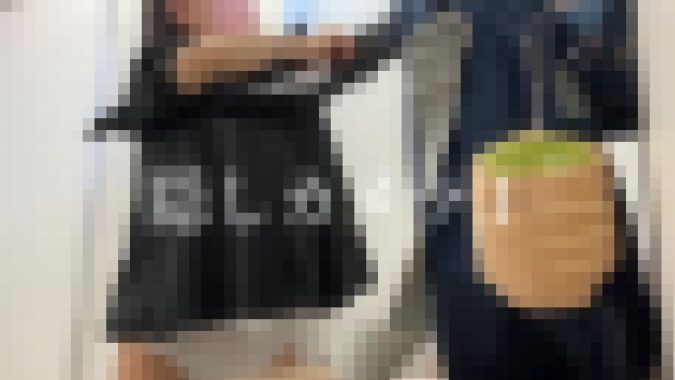 【メイド喫茶盗撮】元青チェKメイド桃ちゃんバックヤードお着替え