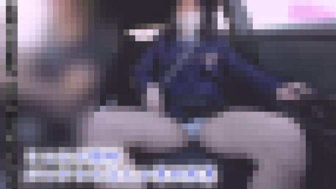 制服のまま車中でエッチなバイト?(1) ミニスカ開脚パンチラの見える車内風景