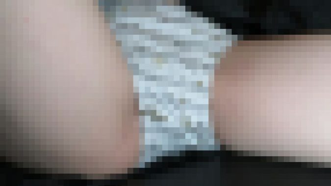 細身JKの下着フェチプレイ! パンツ腿コキにブラパイズリ、騎乗位素股してたらイっちゃった 【動画】
