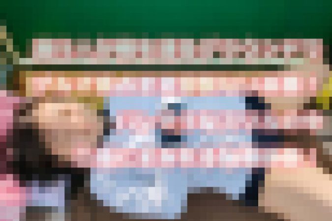 【再販】通行人が横を通るグラウンドで、ブルマ姿のまま容赦ない本番!バレそうなスリルの中、白濁にまみれる恥辱映像!