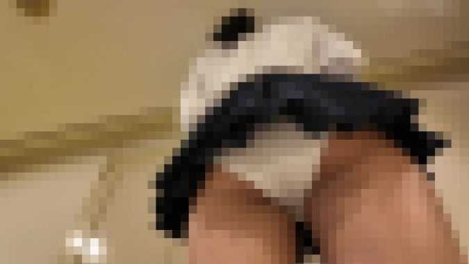 【4K高画質】パンティが見たい!!ホテルでパンツをパンチラ風にパシャパシャと