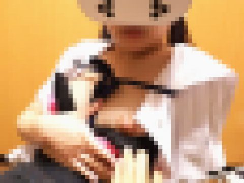 VRしている無防備状態の娘の胸ちらパンチラ いのりちゃんの艶やかオッパイ