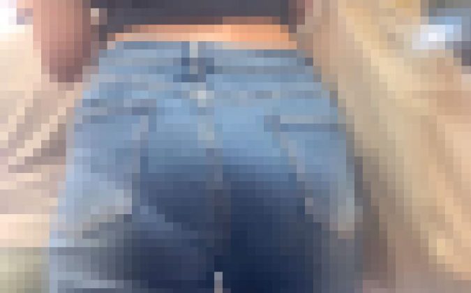 超Sクラスのエロケツ女子大生を堪能!パツパツなデニム尻を見せつけ食い込みで♂を誘う!