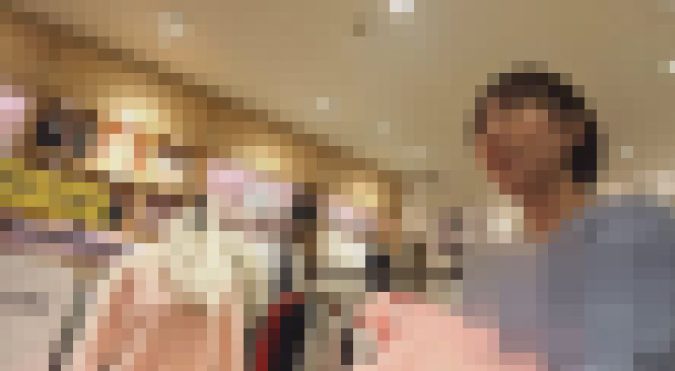 【再販】私を撮って!?インスタ教えてくるアヒル口の女店員!