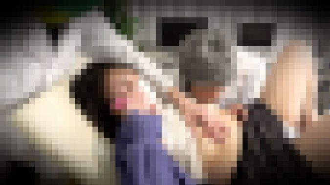 敏感すぎる人妻が老医師と研修医にセクハラされて絶頂。美巨乳舐めの背徳感マシマシ診察【素人/チカン/セクハラ/診察?】