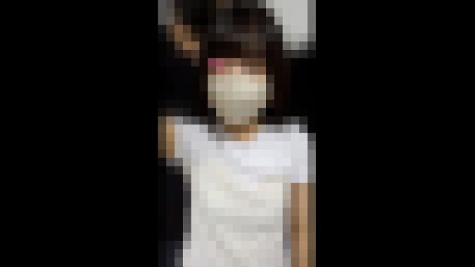 再会した清楚美女を集団でお触り。密室でパンツ脱がせ手マンで絶頂。【美乳/ローアングル】