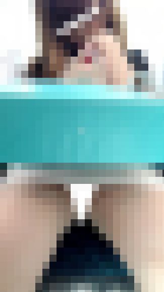 (電車対面)(顔出し)お疲れ度MAXなOLお姉さん…膝上紙袋ガード…その下にある…無防備にくぱぁ〜っとひらくお股をサルベージ…