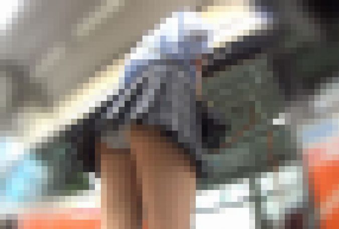 制服女子のパンチラ52 春を彩る制服パンチラ集めました編