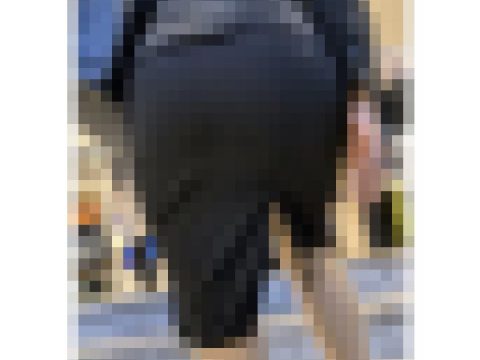 【559】スリットの深さとお尻のボリュームが見事な化学反応を魅せるスーツOLさん!