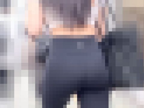 【4K高画質】張り裂けんばかりのムッチリ黒ヨガパンギャル