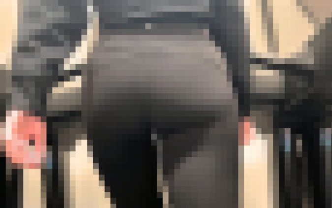 極上のパッツン美巨尻を堪能!希少なスパッツからスケベ尻を見せつけて庶民をたぶらかす!