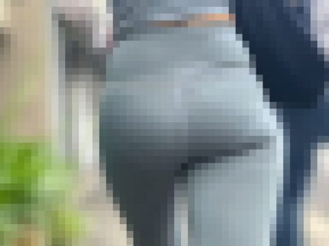 露出狂のような極上エロ尻を堪能!希少なスパッツからパンティ丸出し+股間から浮き出るクロッチで庶民を誘惑!