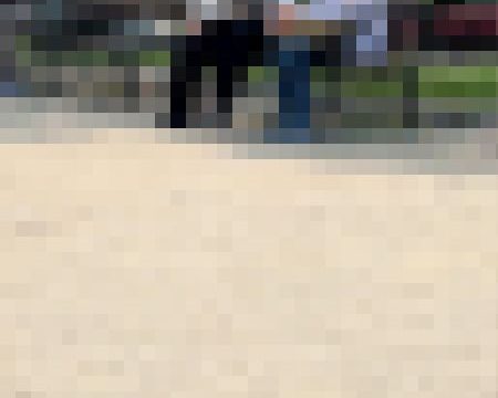胸チラ動画09 近所の公園で再会した美人若ママのB地区チラ