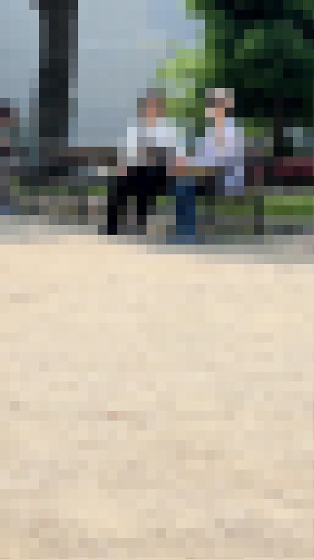 胸チラ動画09 近所の公園で再会した美人若ママのB地区チラ