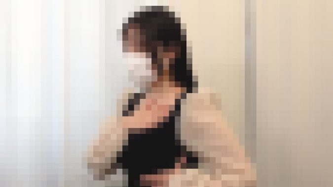 【秘匿カルテ #03/おっぱい診療】突然の動悸で来院したFカップ巨乳患者…密室で始まる不審な悪徳診察。